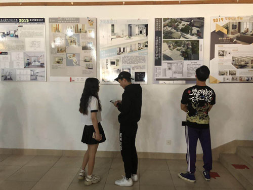 参观展厅学.jpg 参观展厅学.jpg