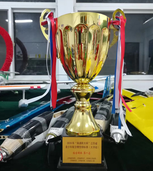 图1 团体综合第一名奖杯_副本.jpg 图1 团体综合第一名奖杯_副本.jpg