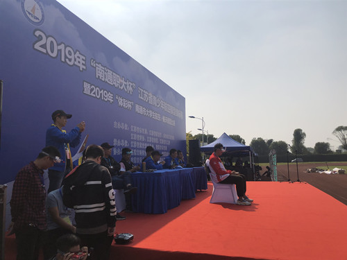 图5 黄色直播
航模队同学在进行“多旋翼飞行器穿越竞技”比赛_副本.jpg 图5 黄色直播
航模队同学在进行“多旋翼飞行器穿越竞技”比赛_副本.jpg