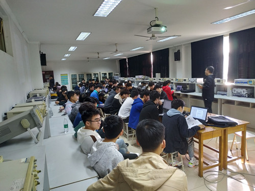 讲座现场2_副本.jpg 讲座现场2_副本.jpg