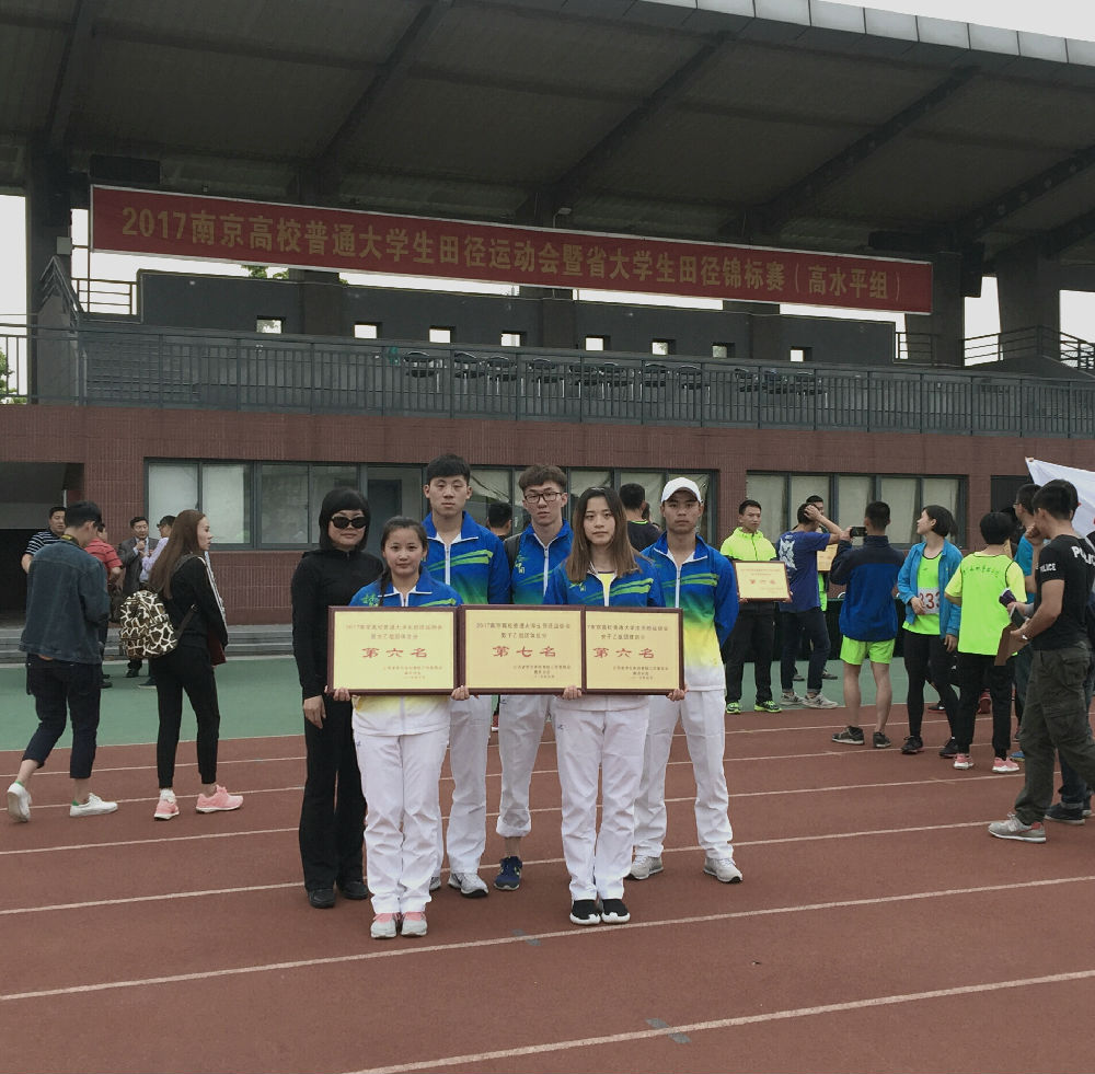 图四 黄色直播
田径代表队全体成员(后排左一为基础部杨俊娃老师).jpg