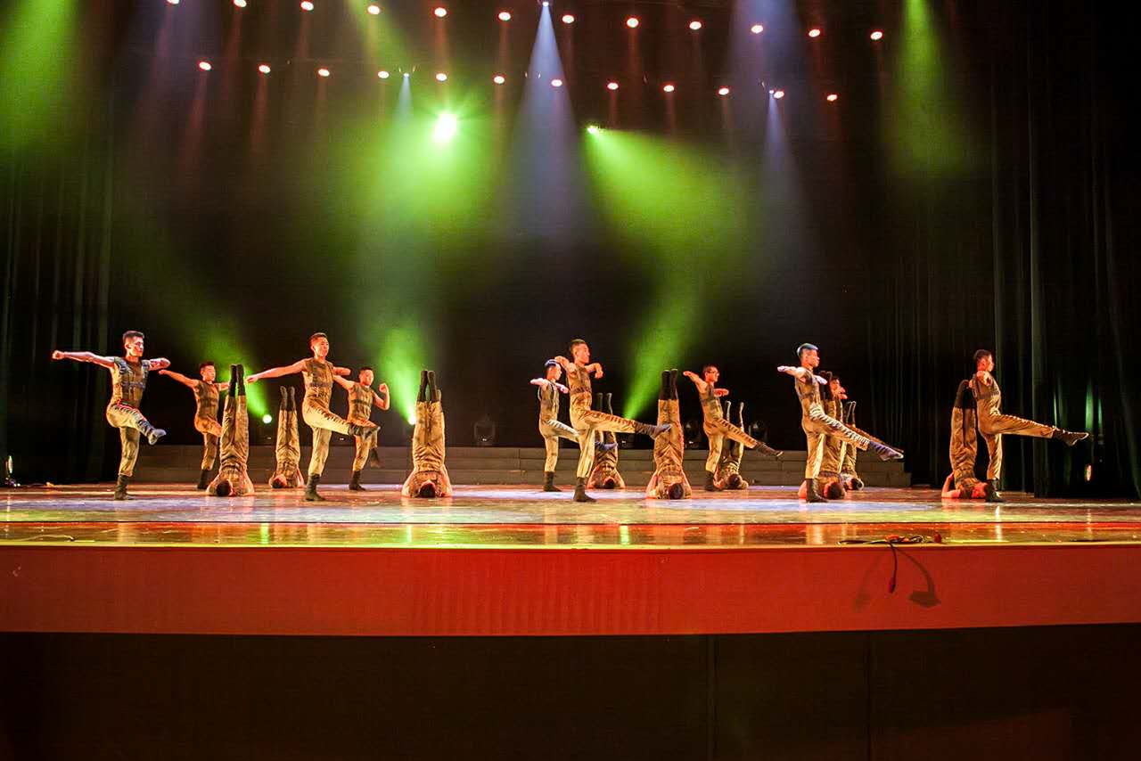 图三 黄色直播
学生表演惊艳全场.jpg