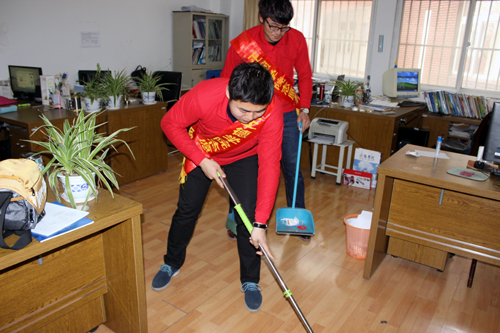 机电系 打扫办公室.jpg